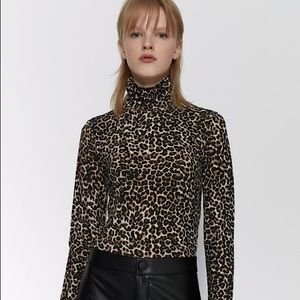 ZARA LEOPARD PRINT TURTLENECK